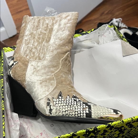 Shoes - Stylish Tan and Black Women's Boots